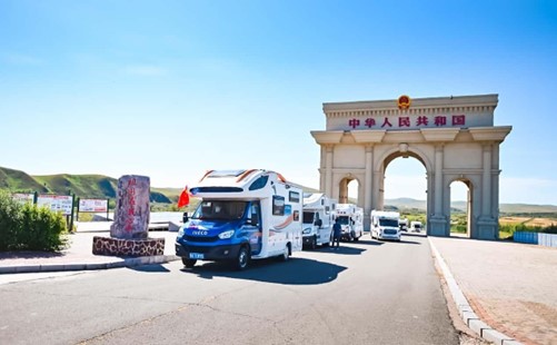 Foto hatudu portu fronteira Xina-Mongolia nian iha Arxan, liga Xing'an, iha norte rejiaun autónoma Mongólia Interna Xina nian. (Foto fornese hosi departamentu publisidade Arxan nian)